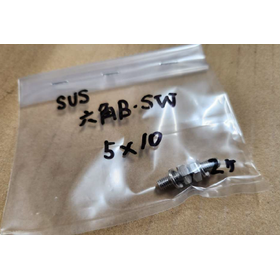 Small-quantity packing and affixing your custom labels