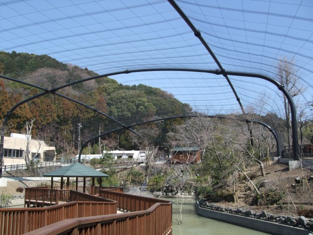 1 of the largest walk-in bird cages in Japan, Animal housing