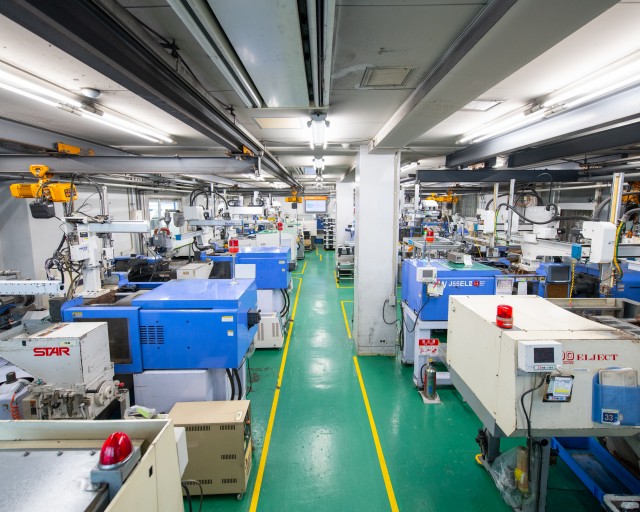 28 injection molding machines, ranging from 20 to-280 tons
