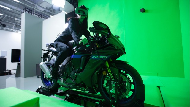 VR simulator using a real motorcycle